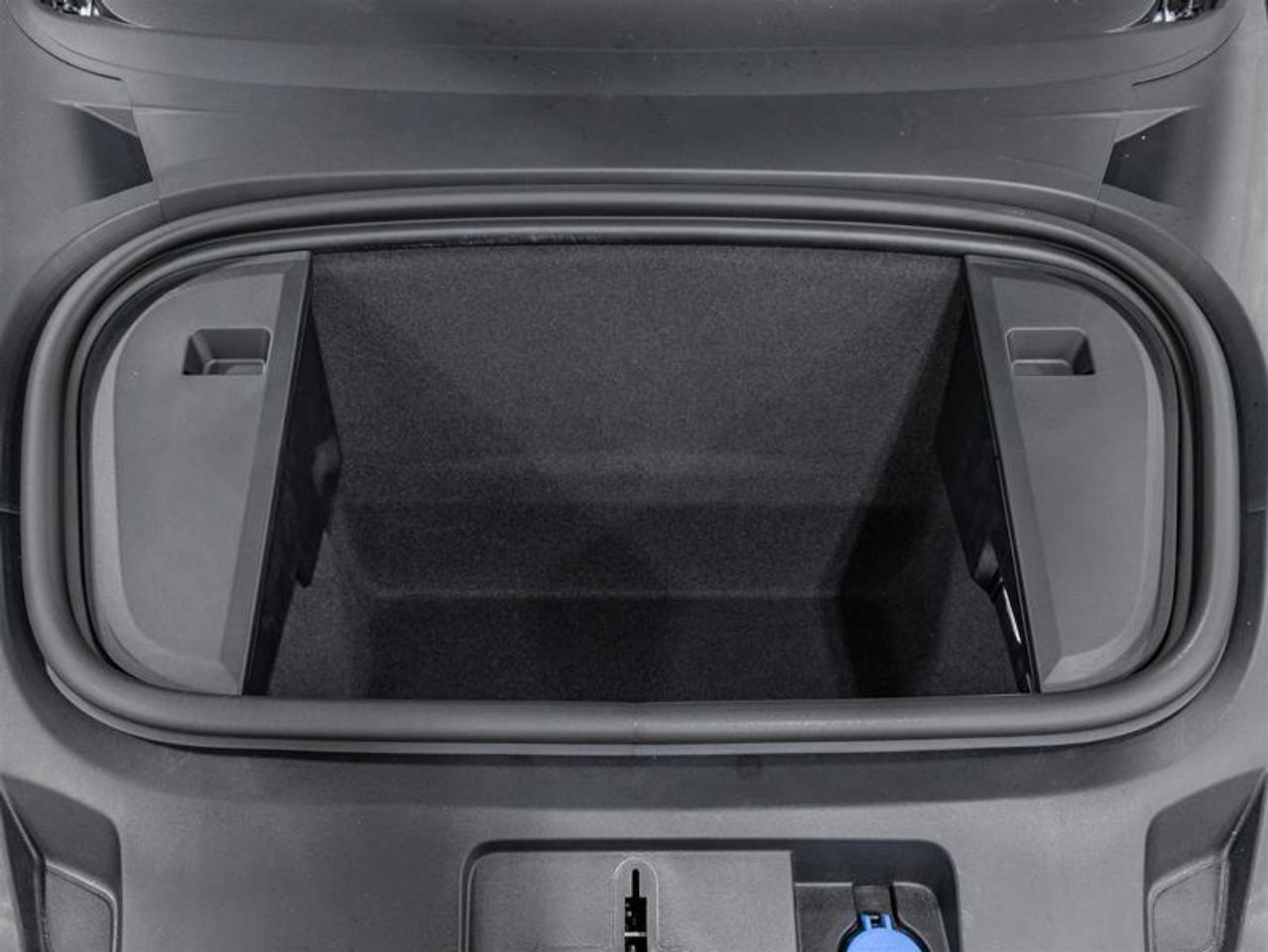 2025 Porsche Taycan  Photo