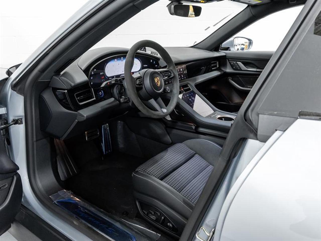 2025 Porsche Taycan  Photo