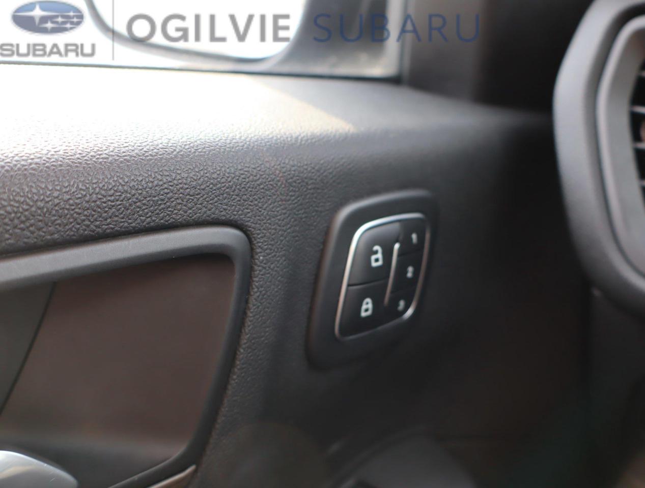 2020 Ford Escape Titanium Hybrid 4dr Front-Wheel Drive Photo