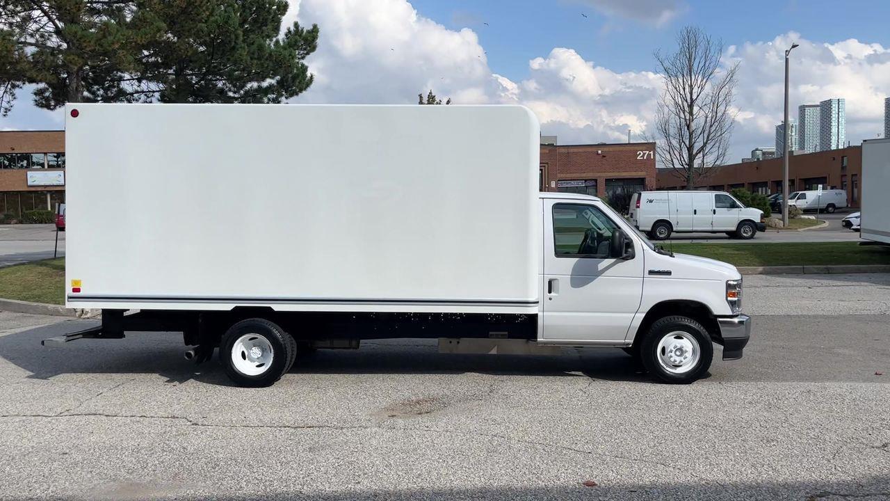 2021 Ford E-450  Photo