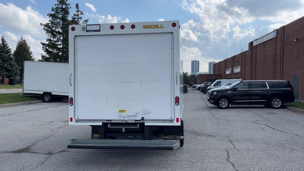 2021 Ford E-450  Photo