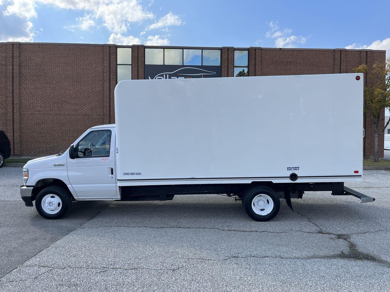 2021 Ford E-450  Photo