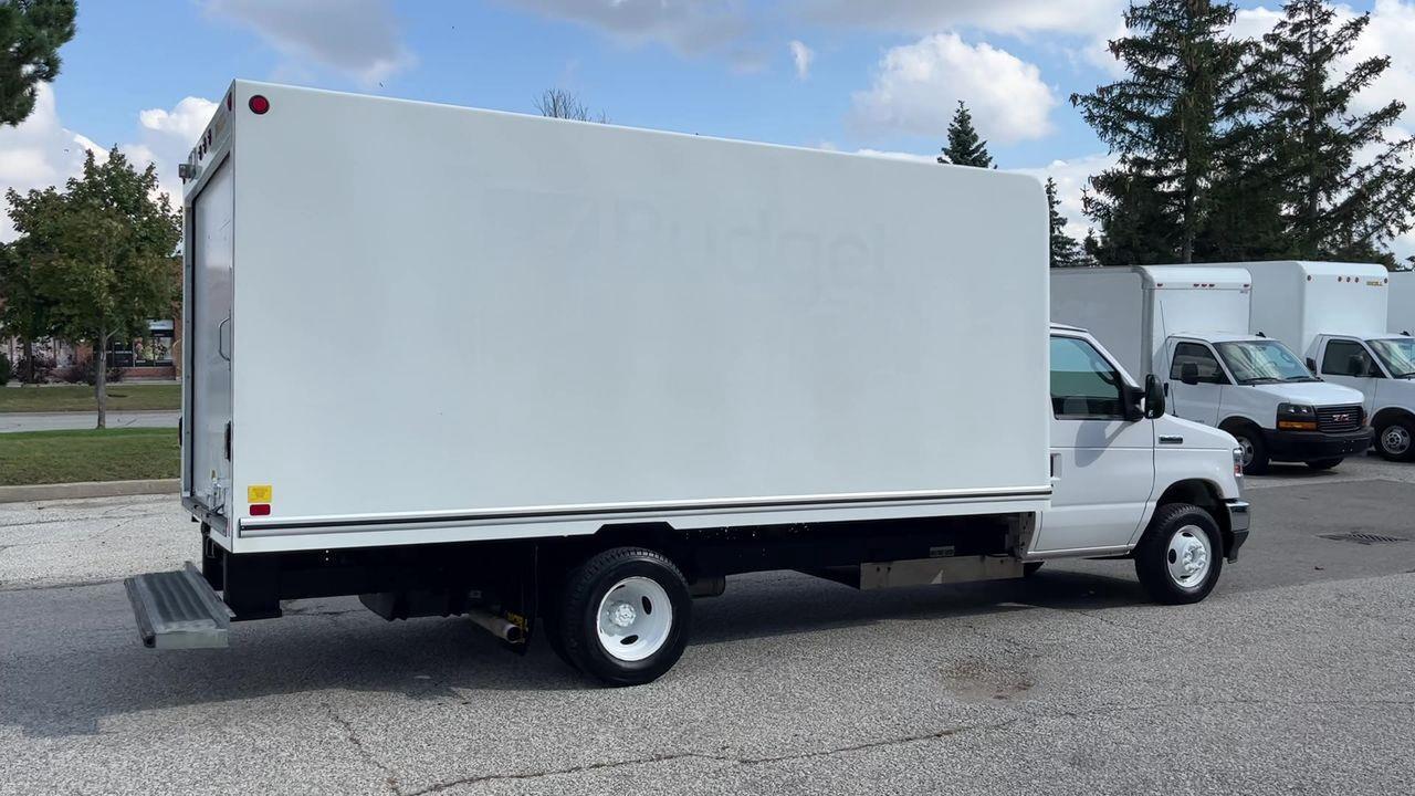 2021 Ford E-450  Photo