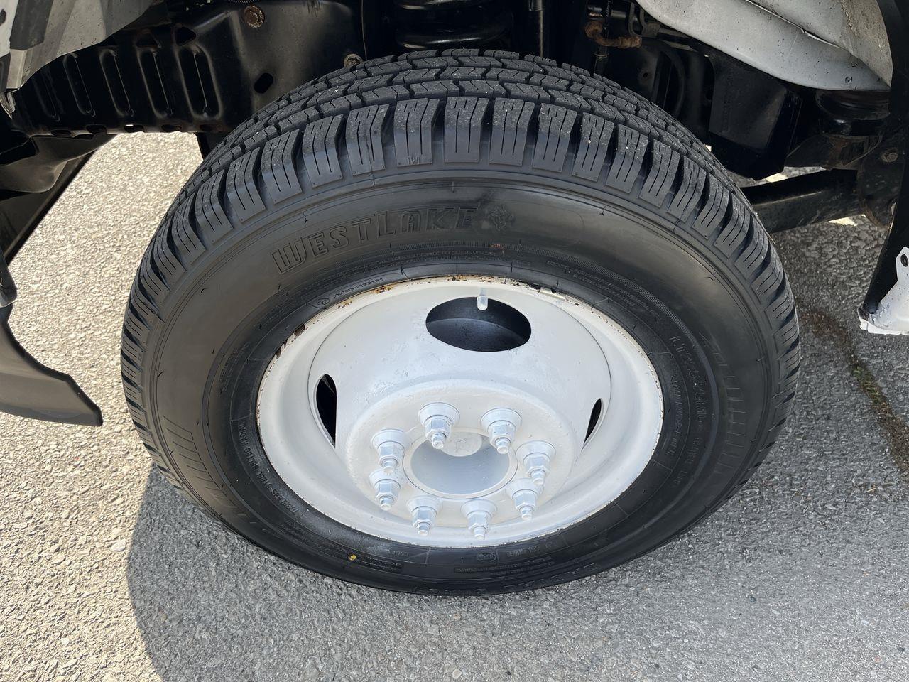 2021 Ford E-450  Photo