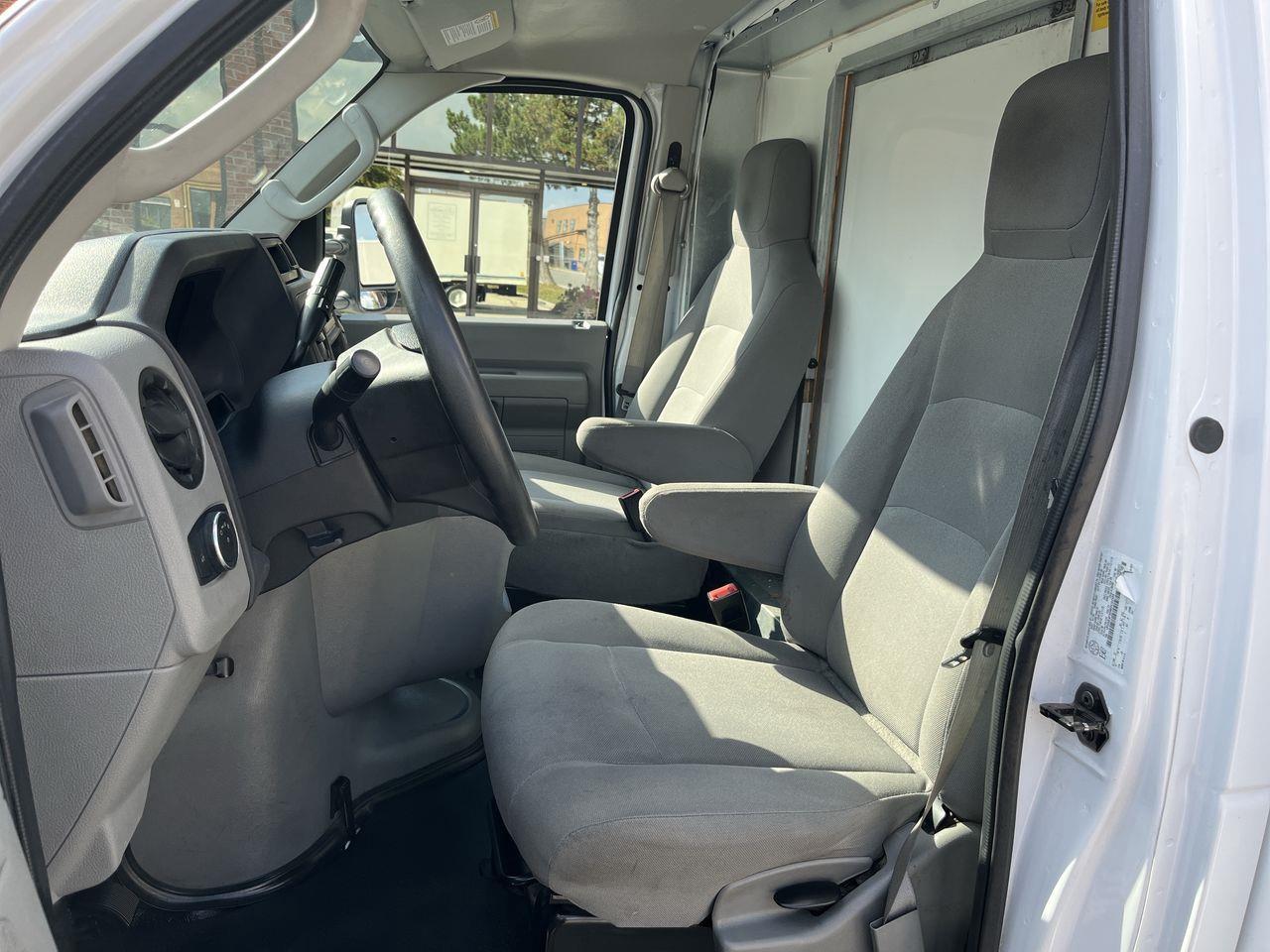 2021 Ford E-450  Photo