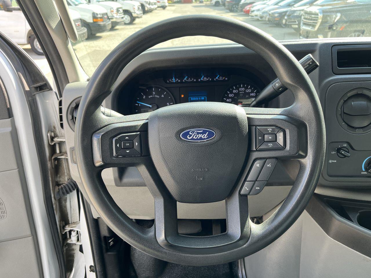 2021 Ford E-450  Photo