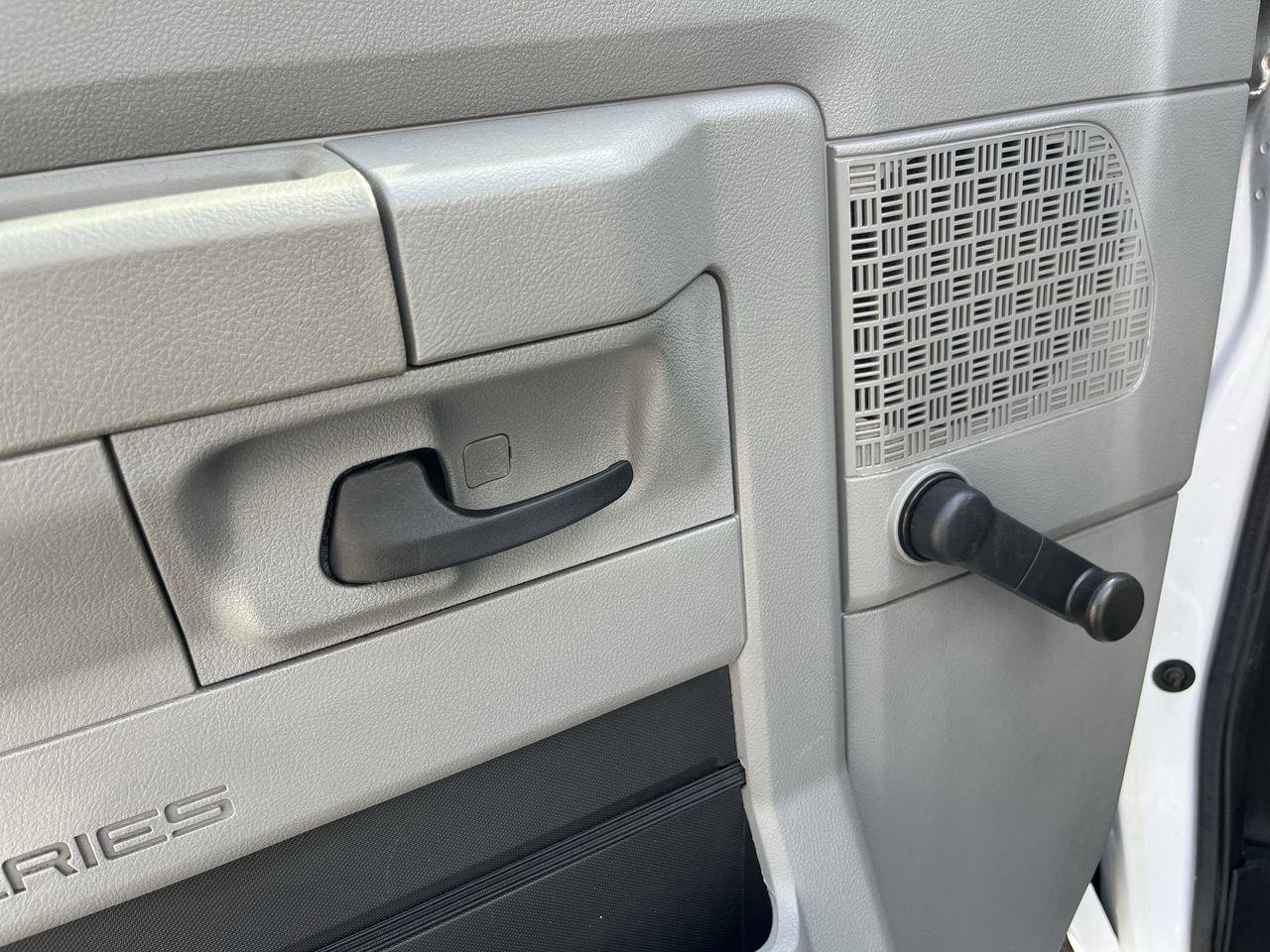 2021 Ford E-450  Photo