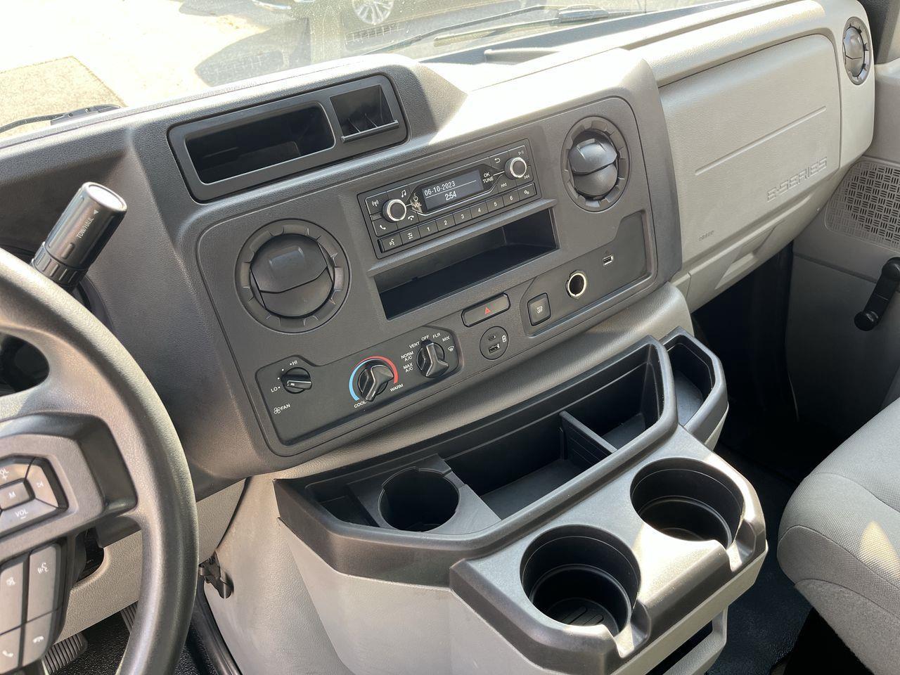 2021 Ford E-450  Photo