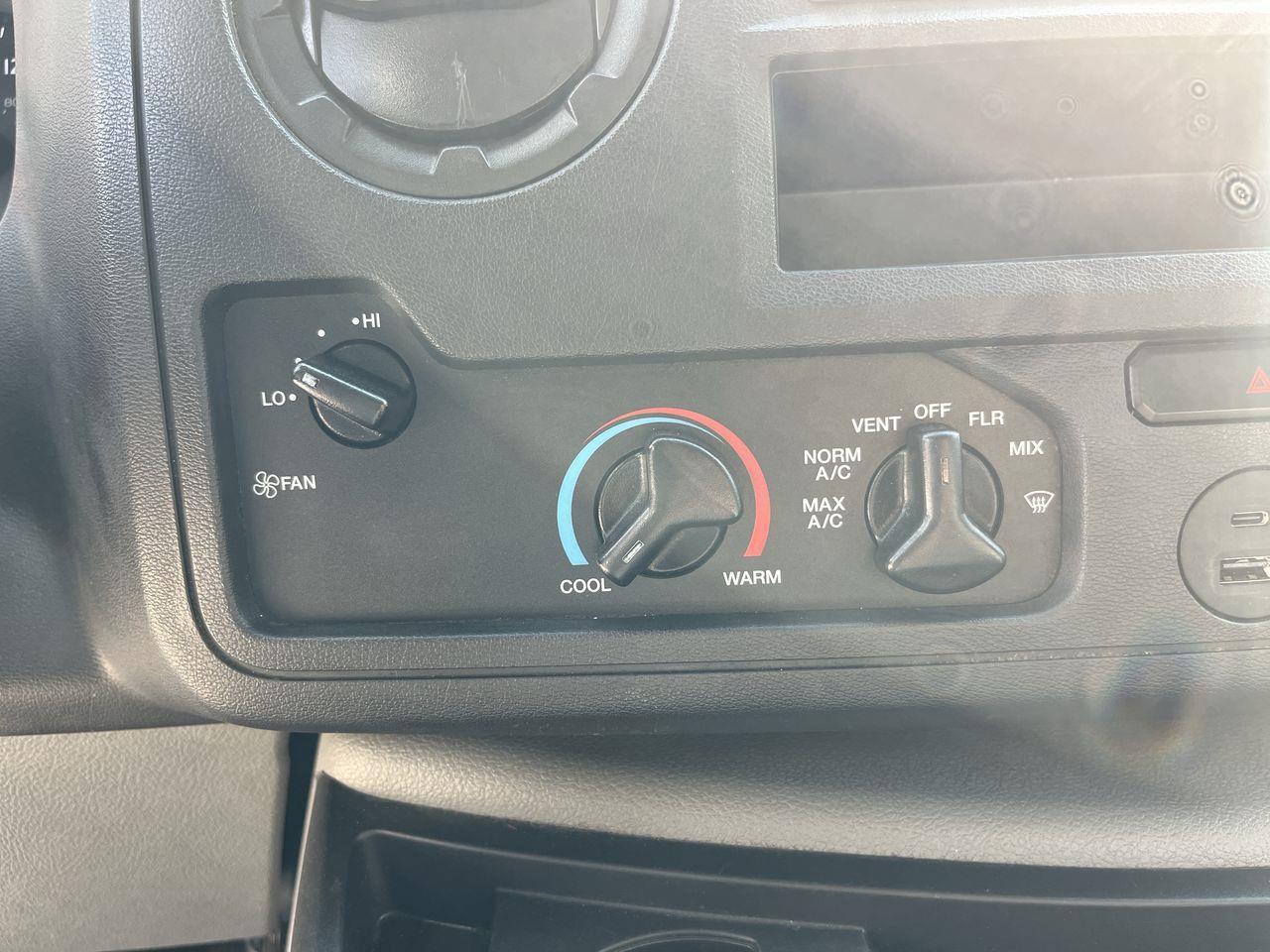 2021 Ford E-450  Photo