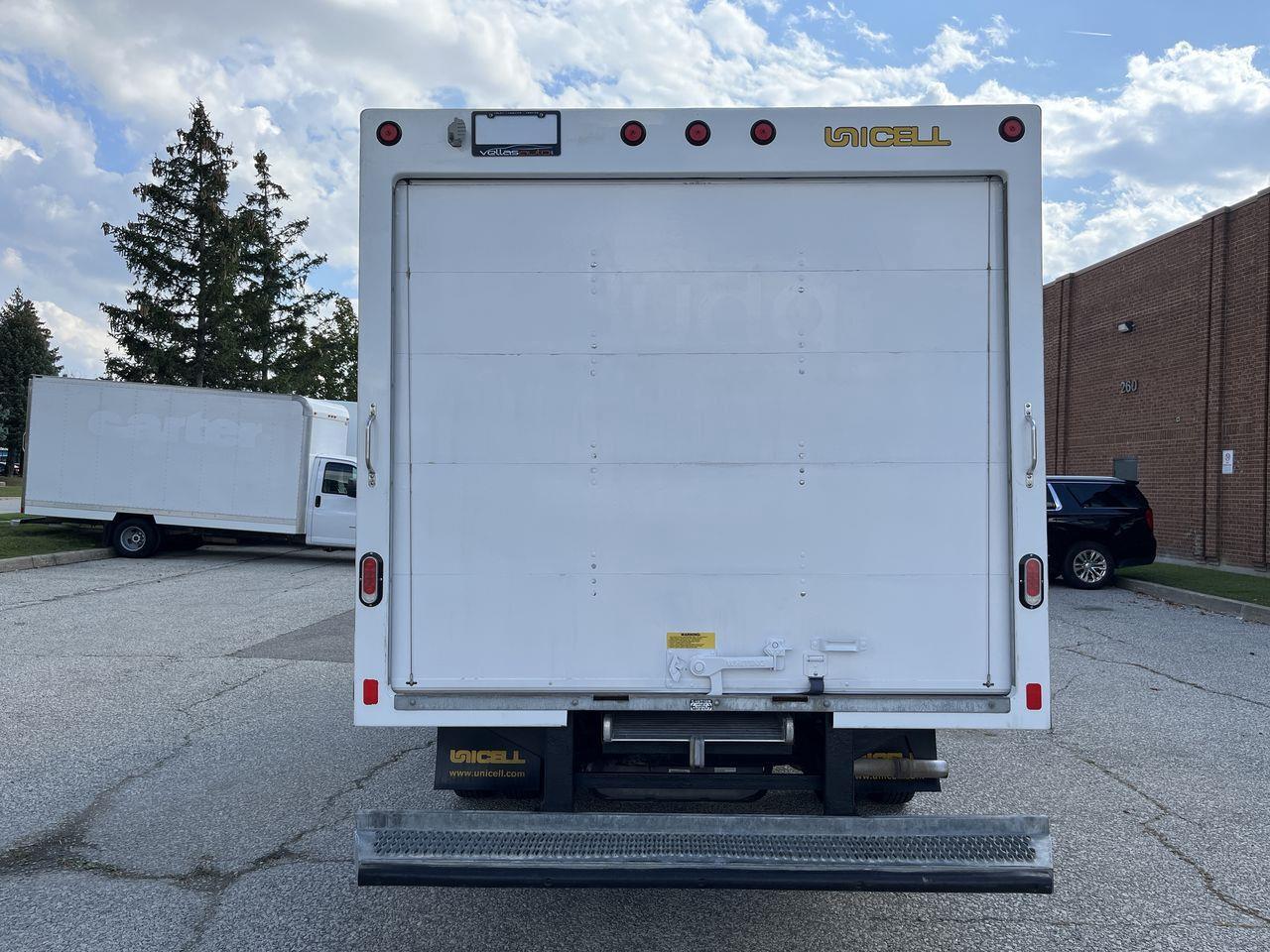 2021 Ford E-450  Photo