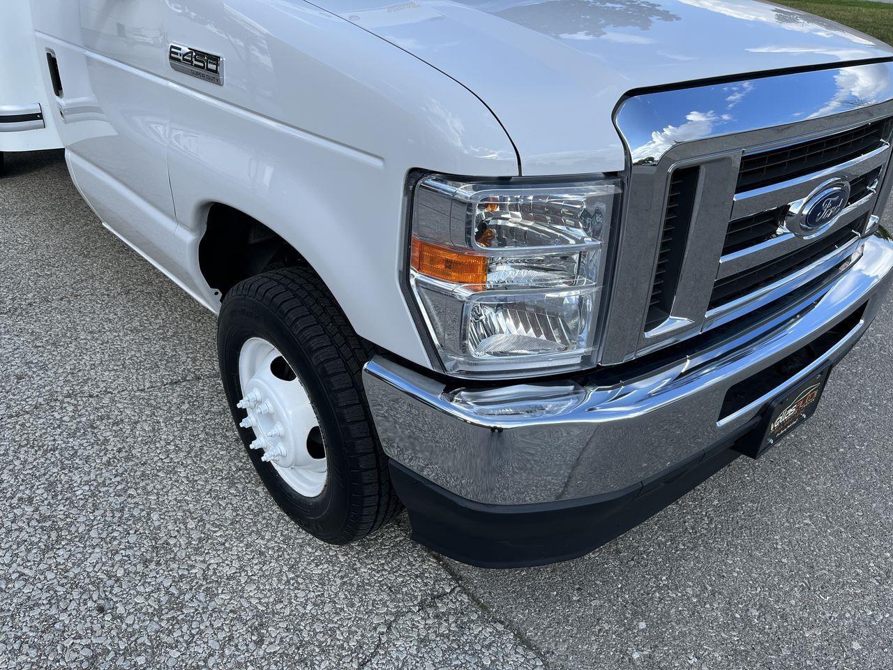 2021 Ford E-450  Photo