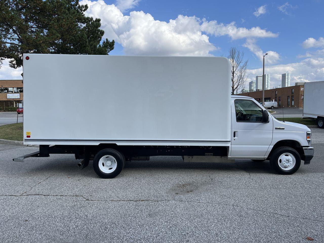 2021 Ford E-450  Photo