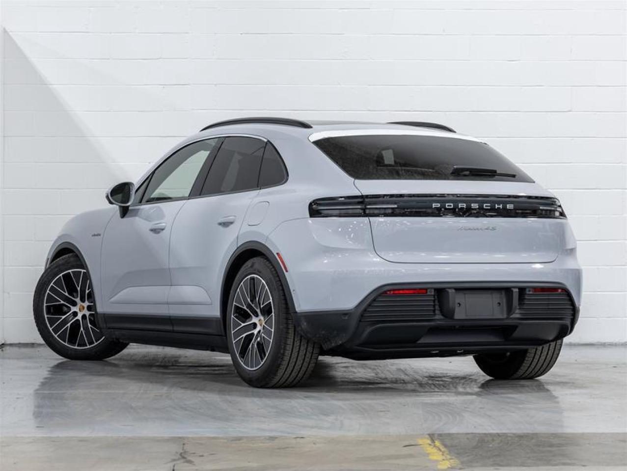 2025 Porsche Macan  Photo