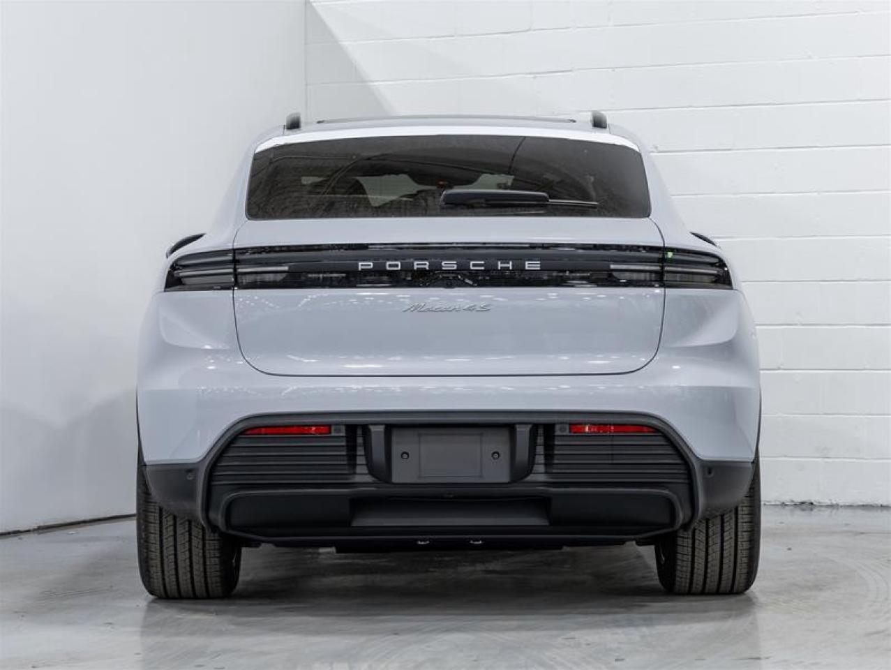 2025 Porsche Macan  Photo