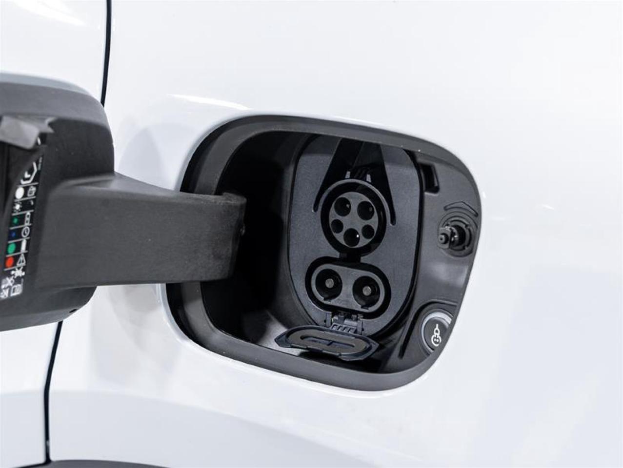 2025 Porsche Macan  Photo