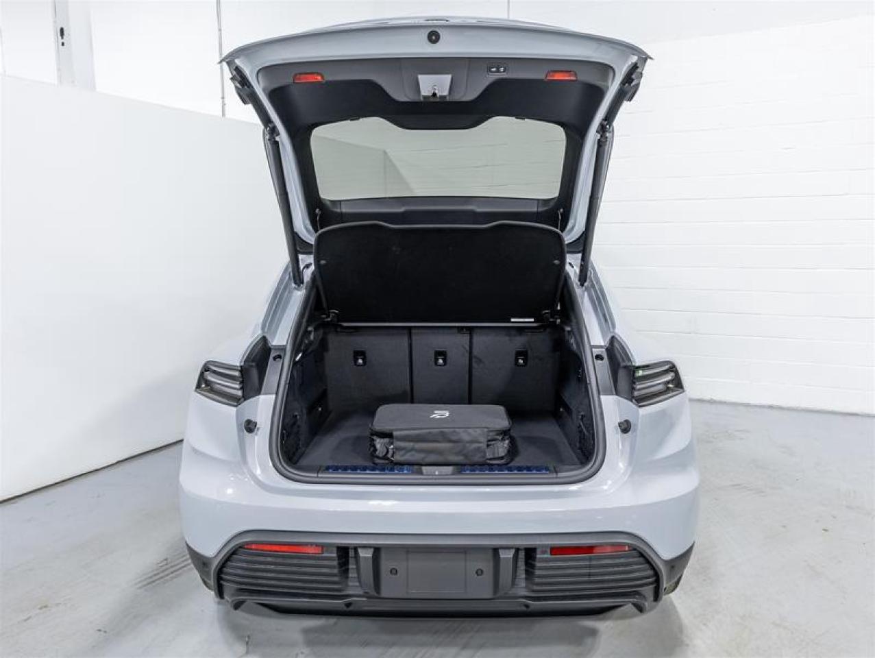 2025 Porsche Macan  Photo