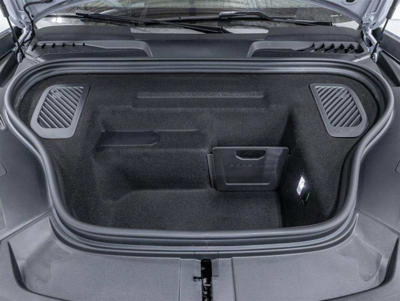 2025 Porsche Macan  Photo