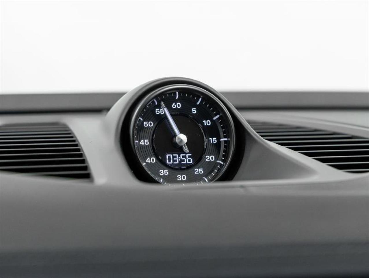 2025 Porsche Macan  Photo