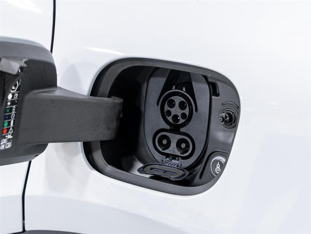 2025 Porsche Macan  Photo