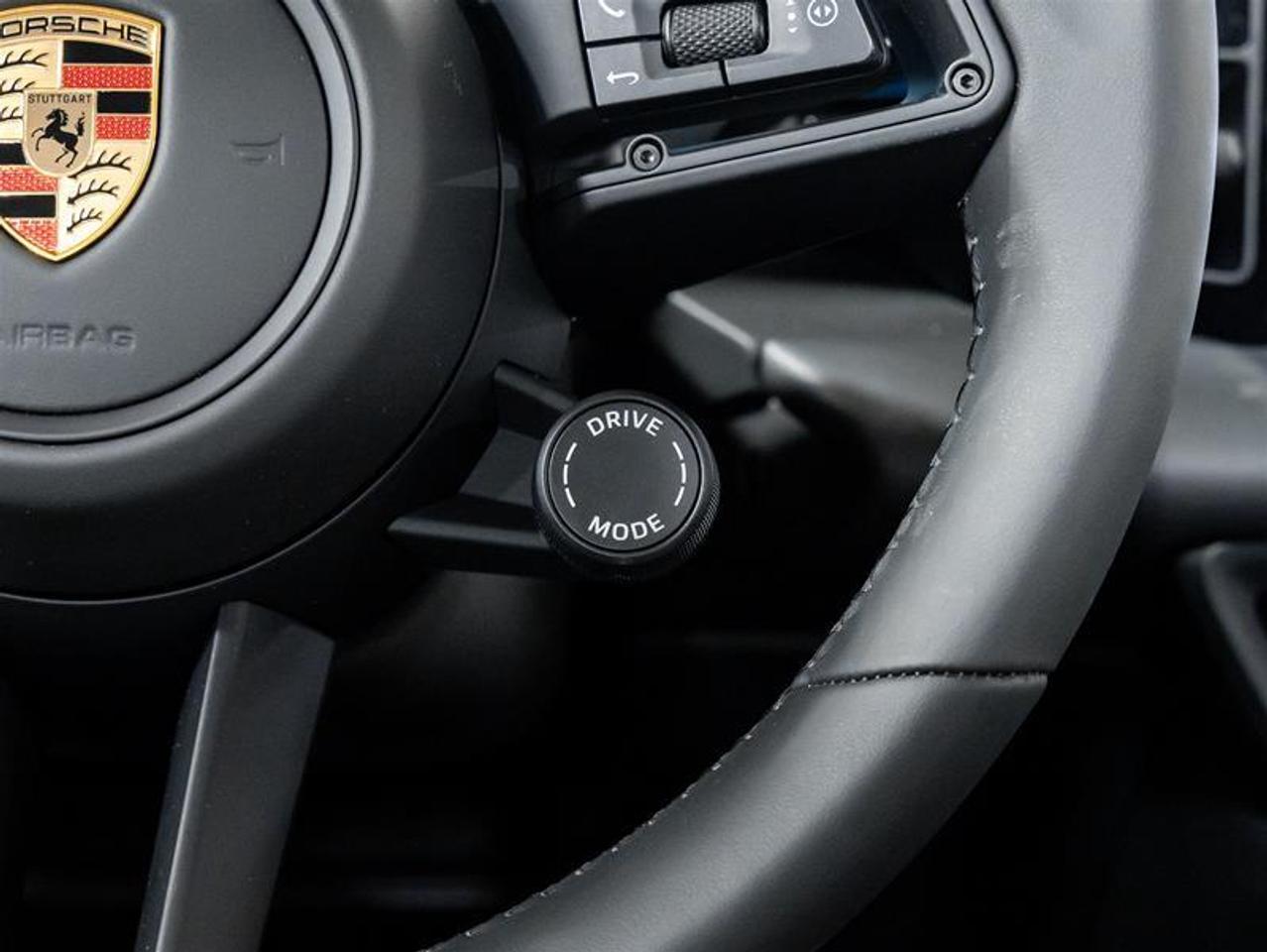 2025 Porsche Macan  Photo