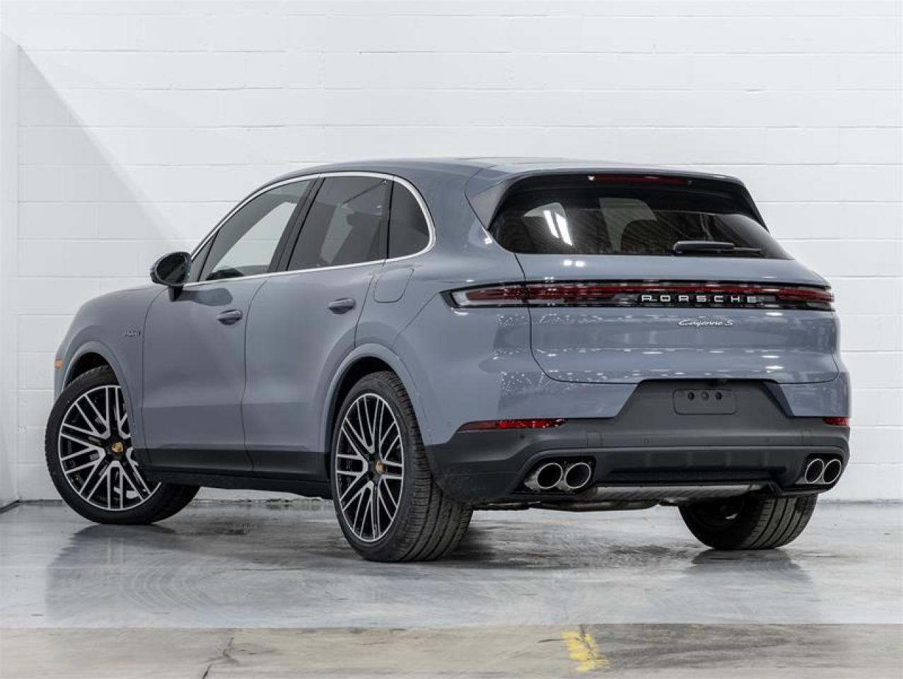 2025 Porsche Cayenne  Photo2