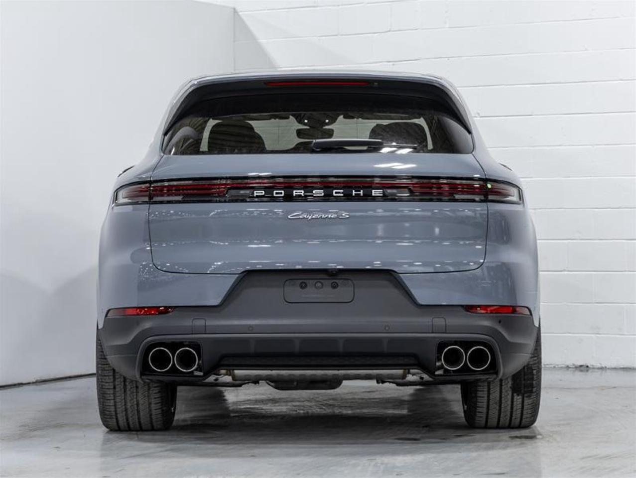 2025 Porsche Cayenne  Photo