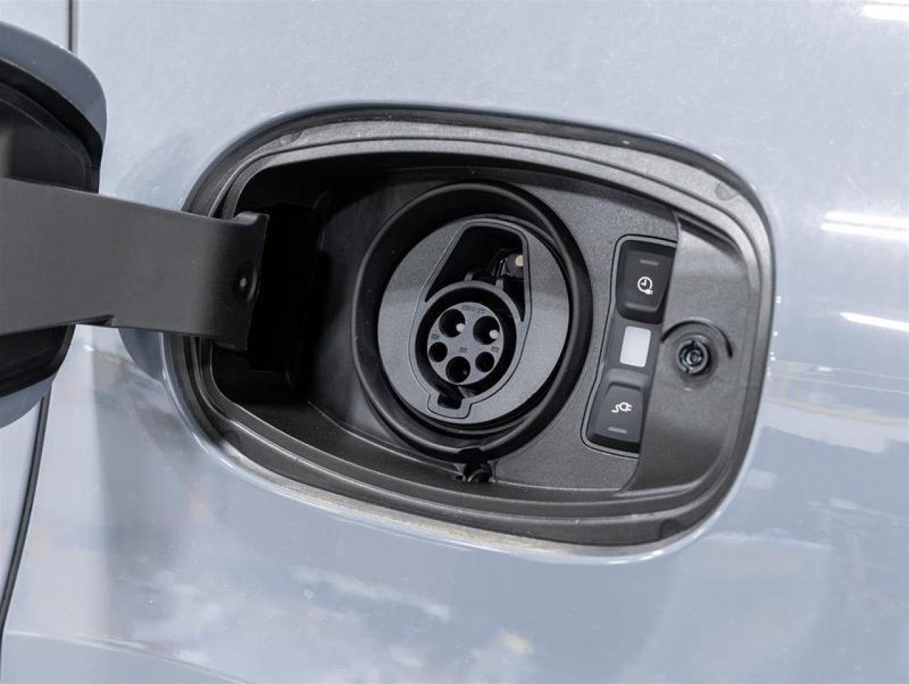 2025 Porsche Cayenne  Photo