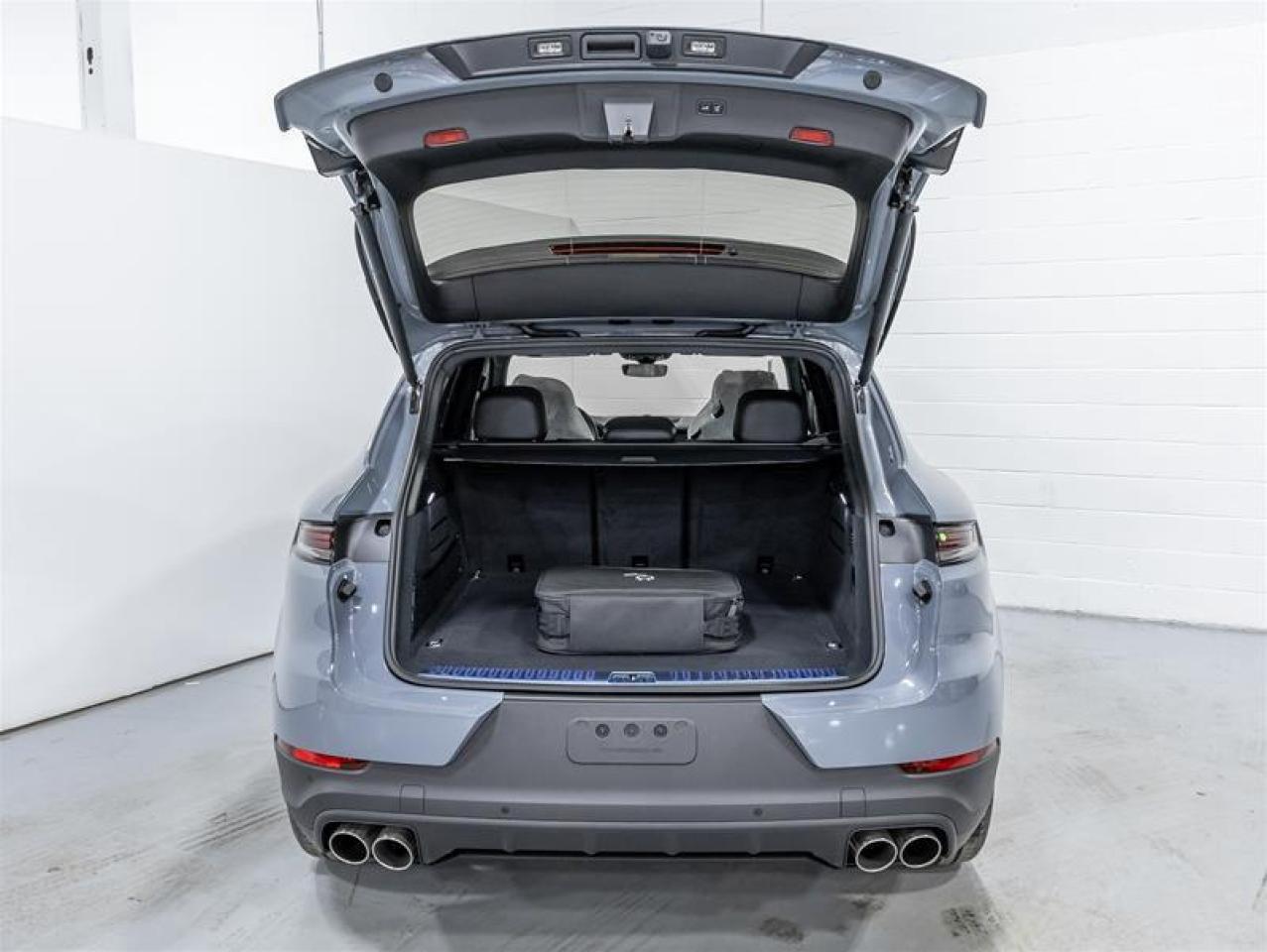 2025 Porsche Cayenne  Photo