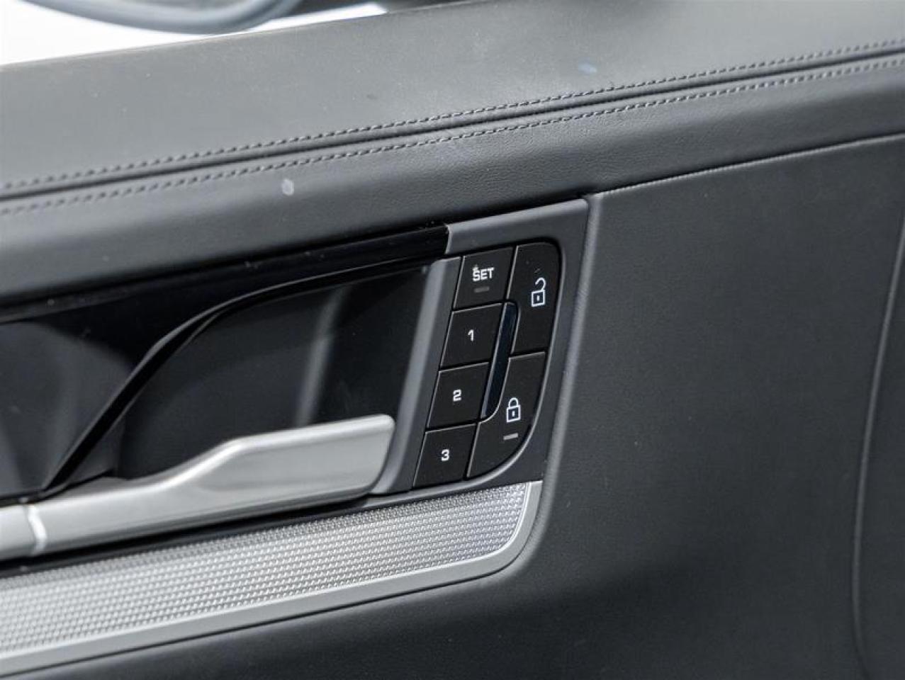 2025 Porsche Cayenne  Photo