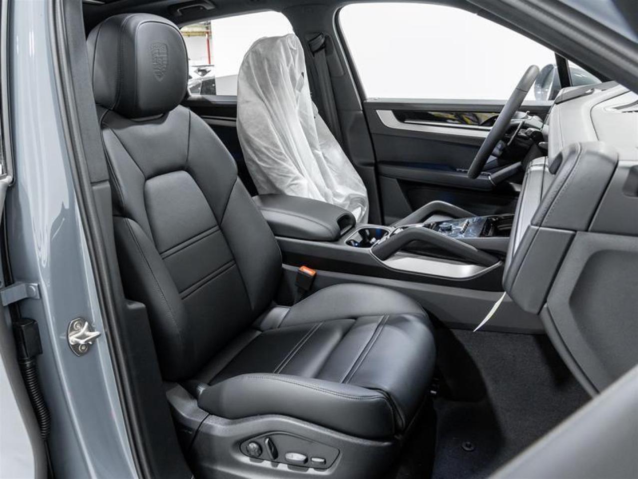 2025 Porsche Cayenne  Photo