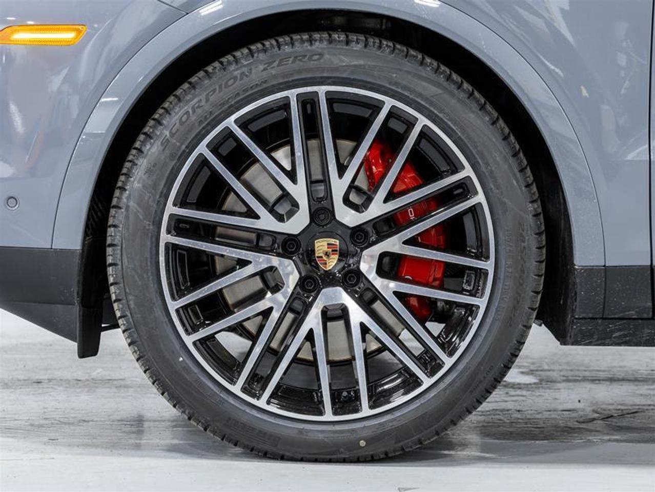 2025 Porsche Cayenne  Photo