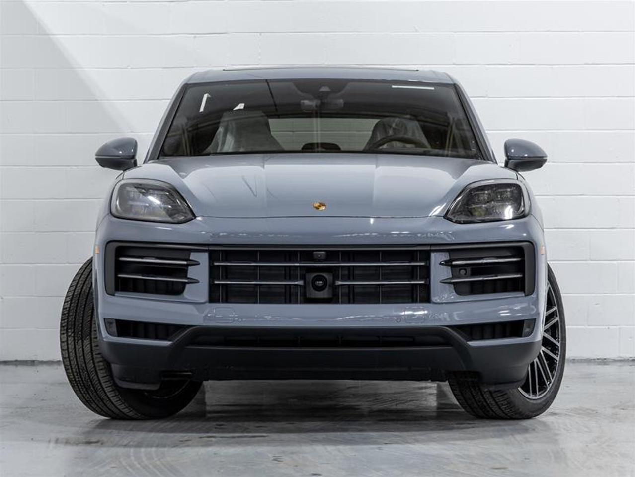 2025 Porsche Cayenne  Photo3
