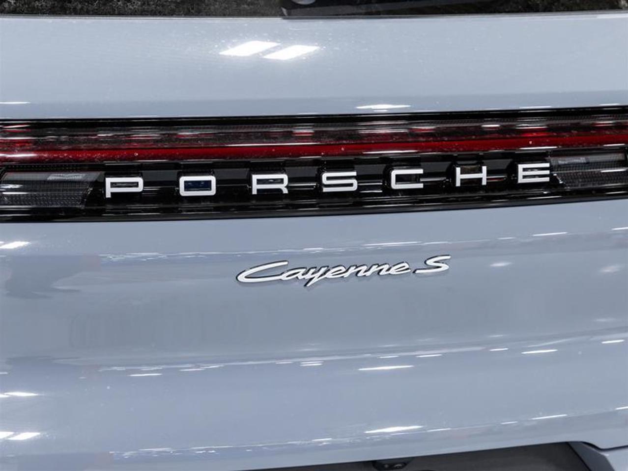 2025 Porsche Cayenne  Photo