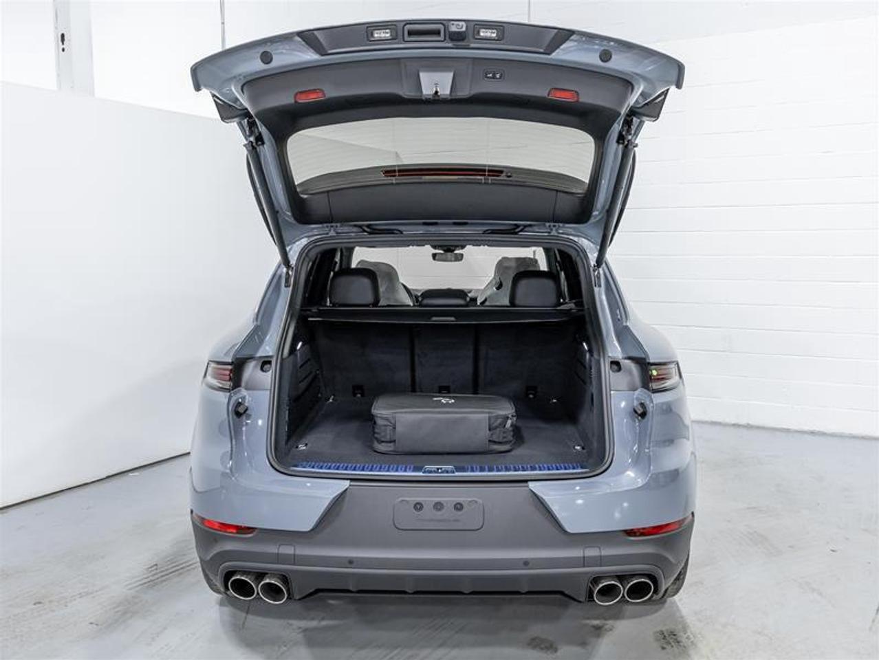 2025 Porsche Cayenne  Photo