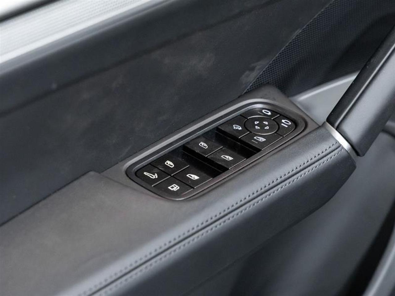 2025 Porsche Cayenne  Photo
