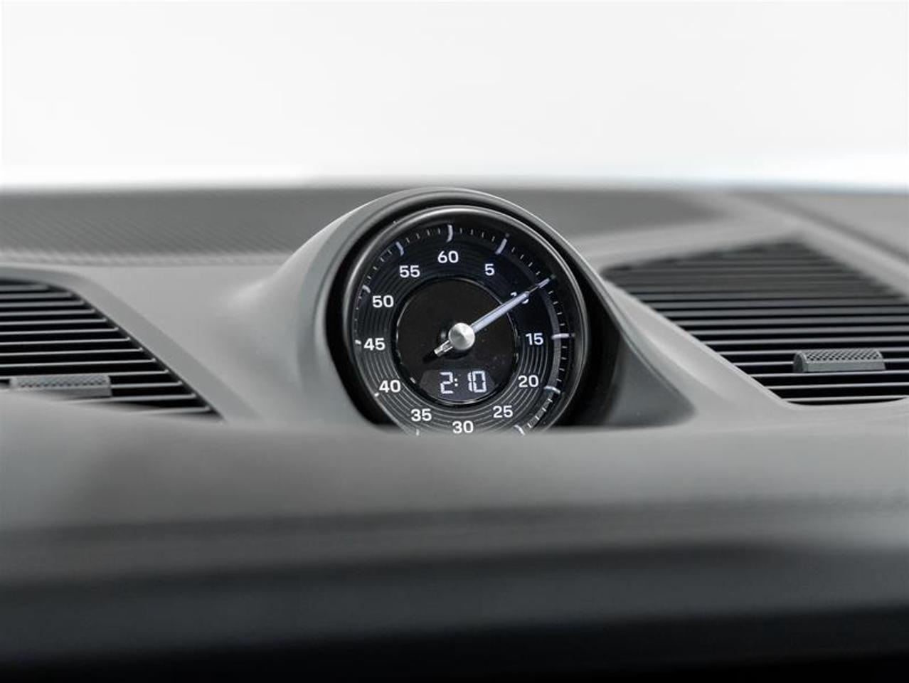 2025 Porsche Cayenne  Photo