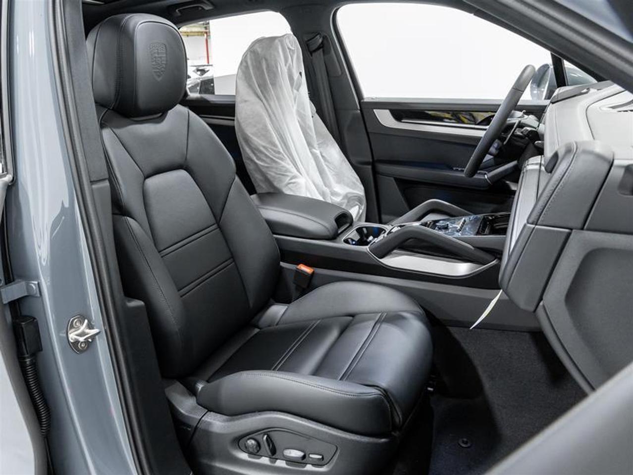 2025 Porsche Cayenne  Photo