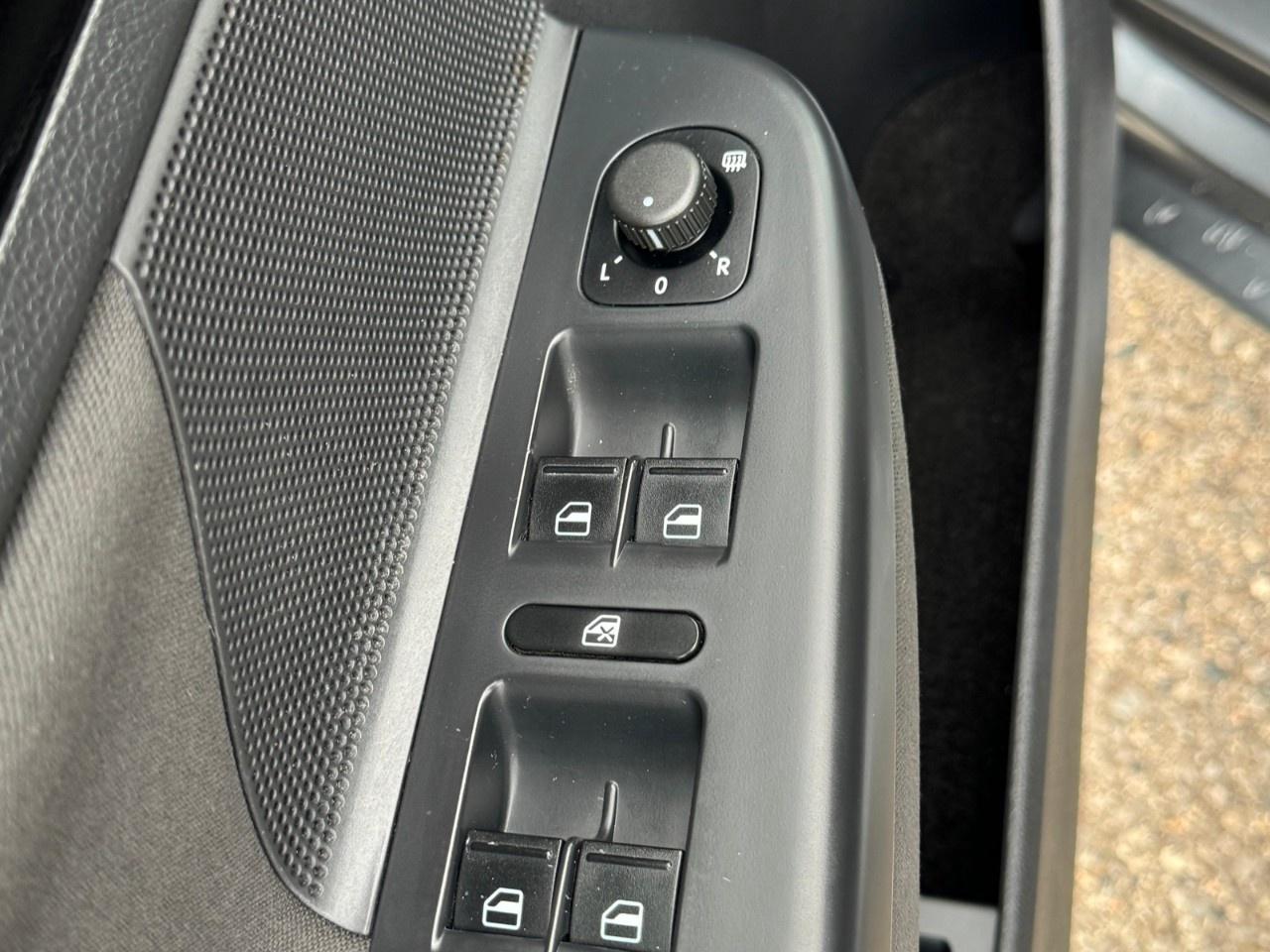 2013 Volkswagen Golf Wagon 4DR TDI DSG HIGHLINE Photo