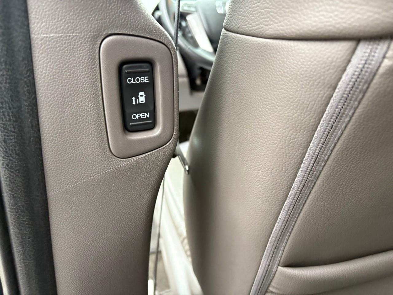 2013 Honda Odyssey EX-L w/RES (A5) Passenger Van Photo4