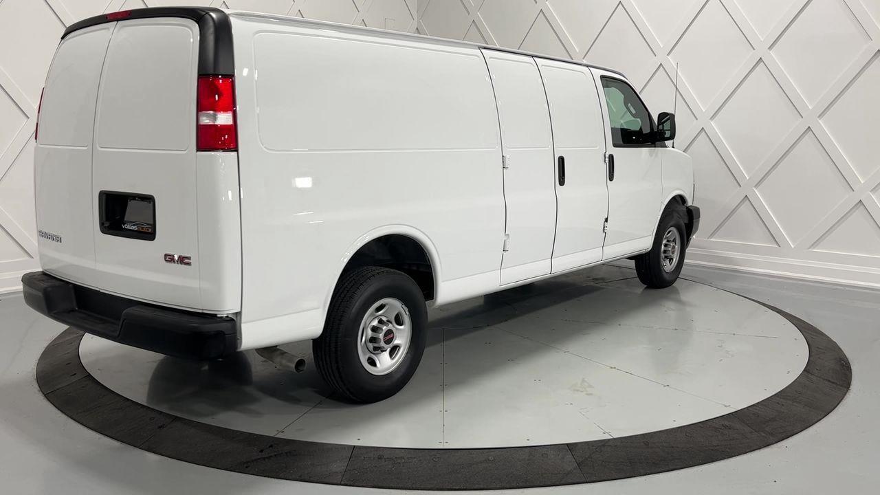 2022 GMC Savana Van  Photo