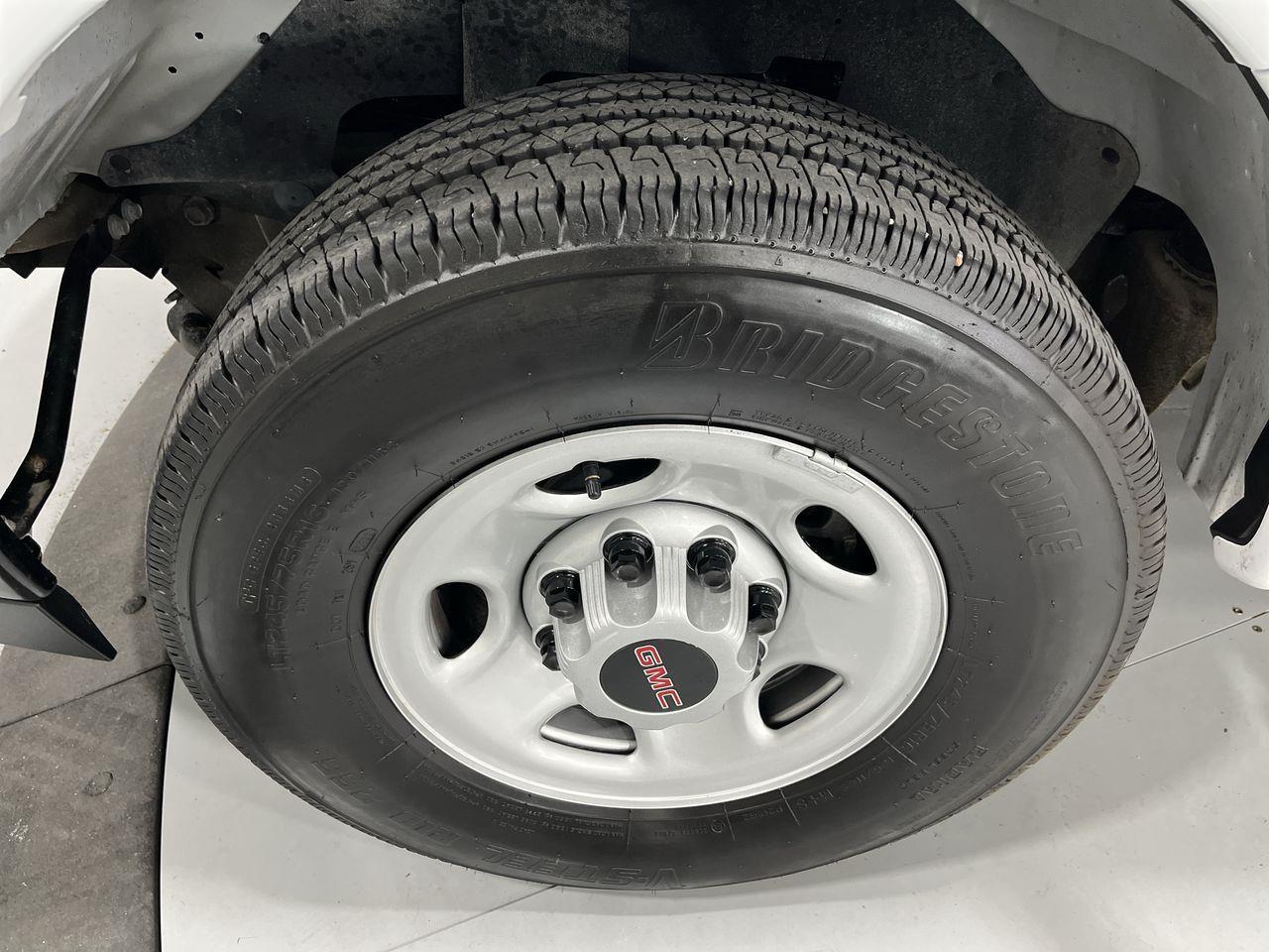 2022 GMC Savana Van  Photo