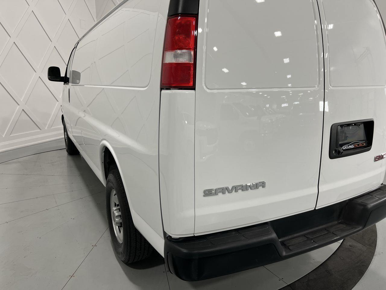 2022 GMC Savana Van  Photo