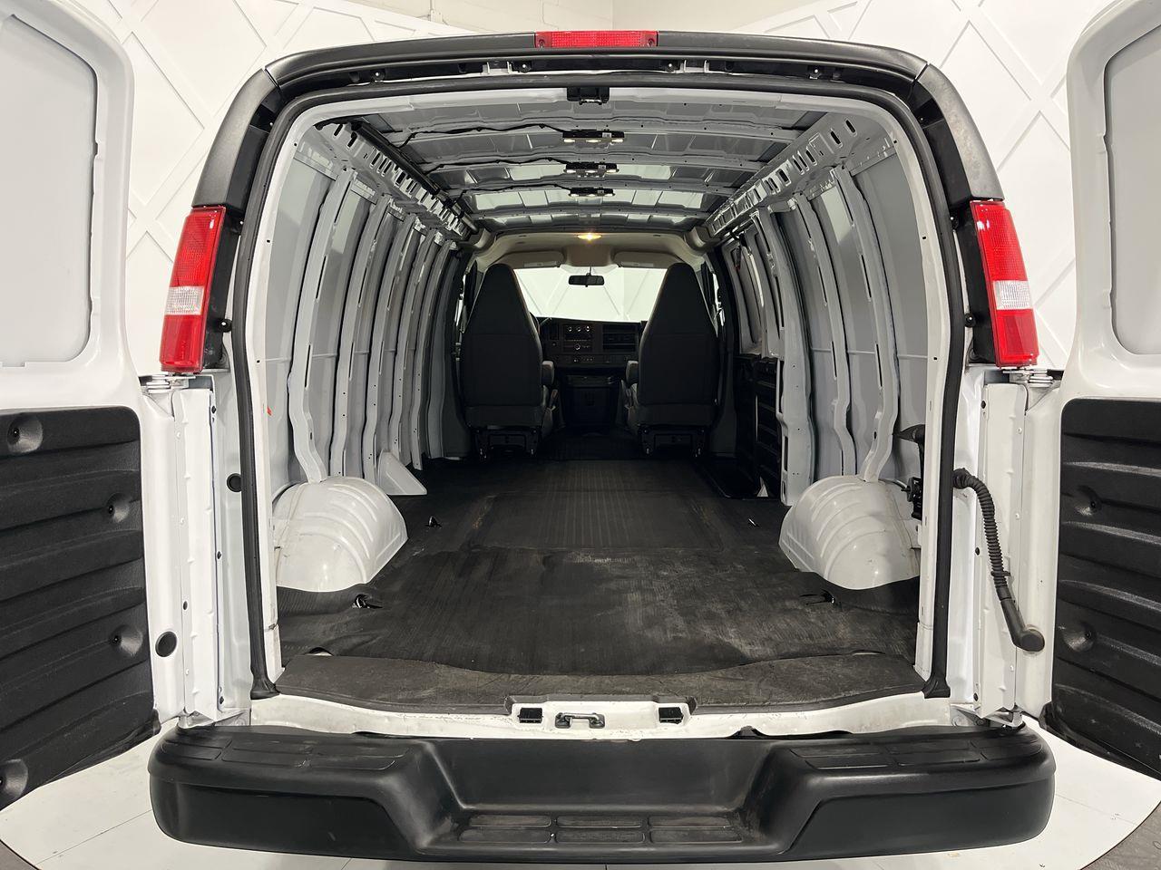 2022 GMC Savana Van  Photo