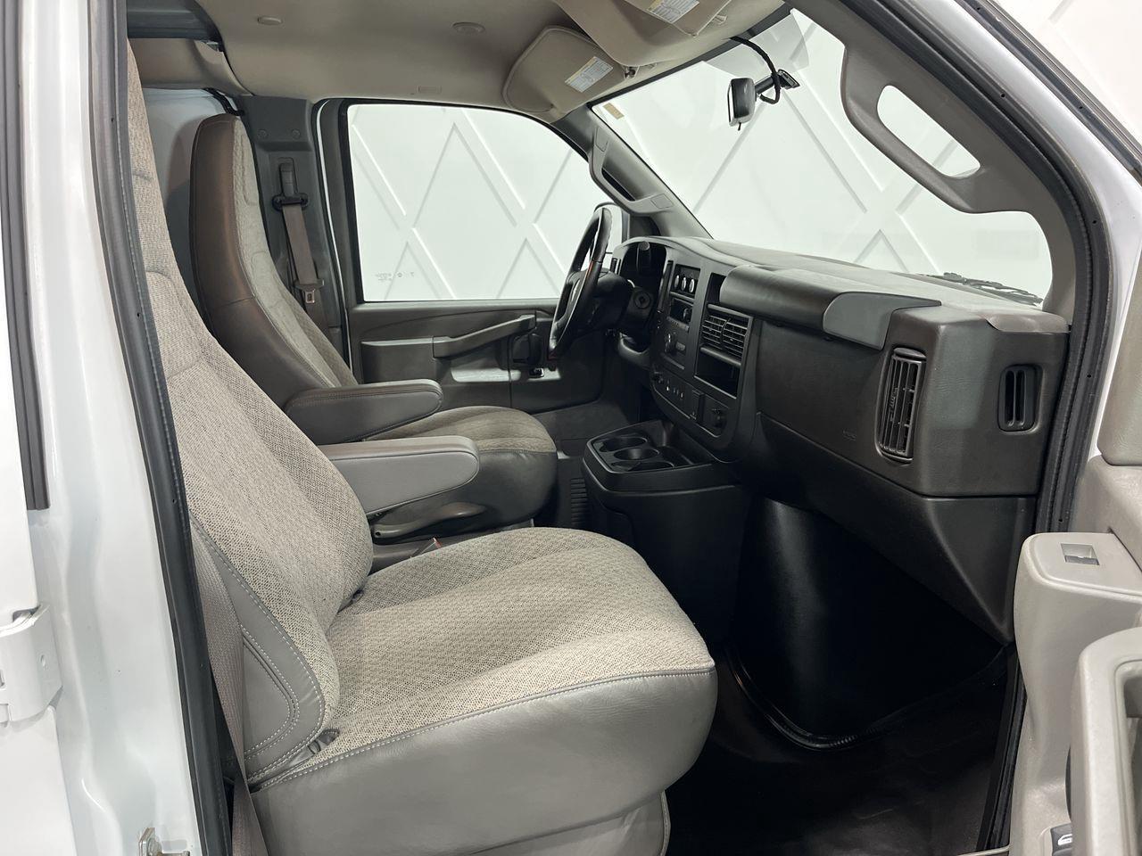 2022 GMC Savana Van  Photo