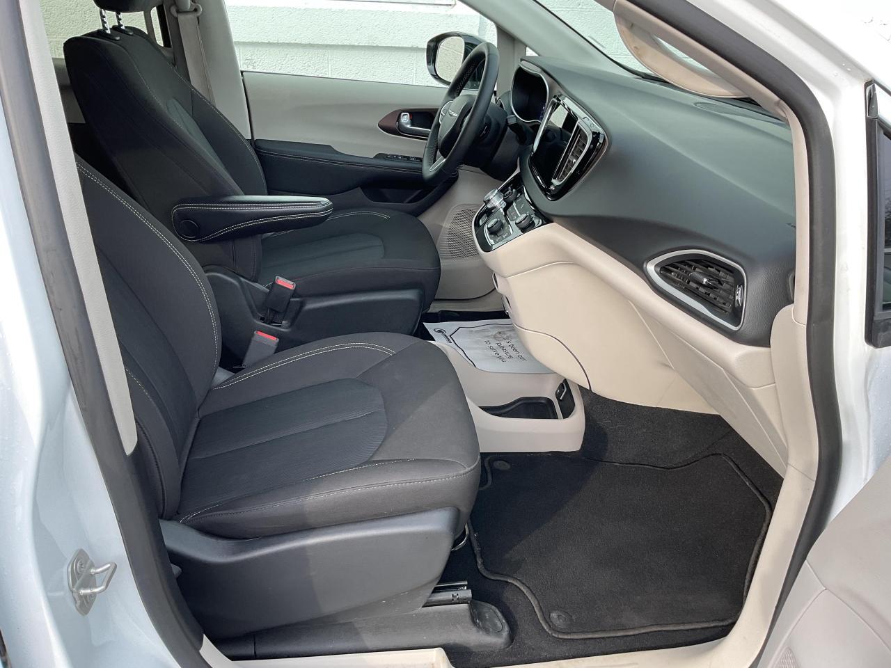 2024 Chrysler Grand Caravan SXT Front-Wheel Drive Passenger Van Photo