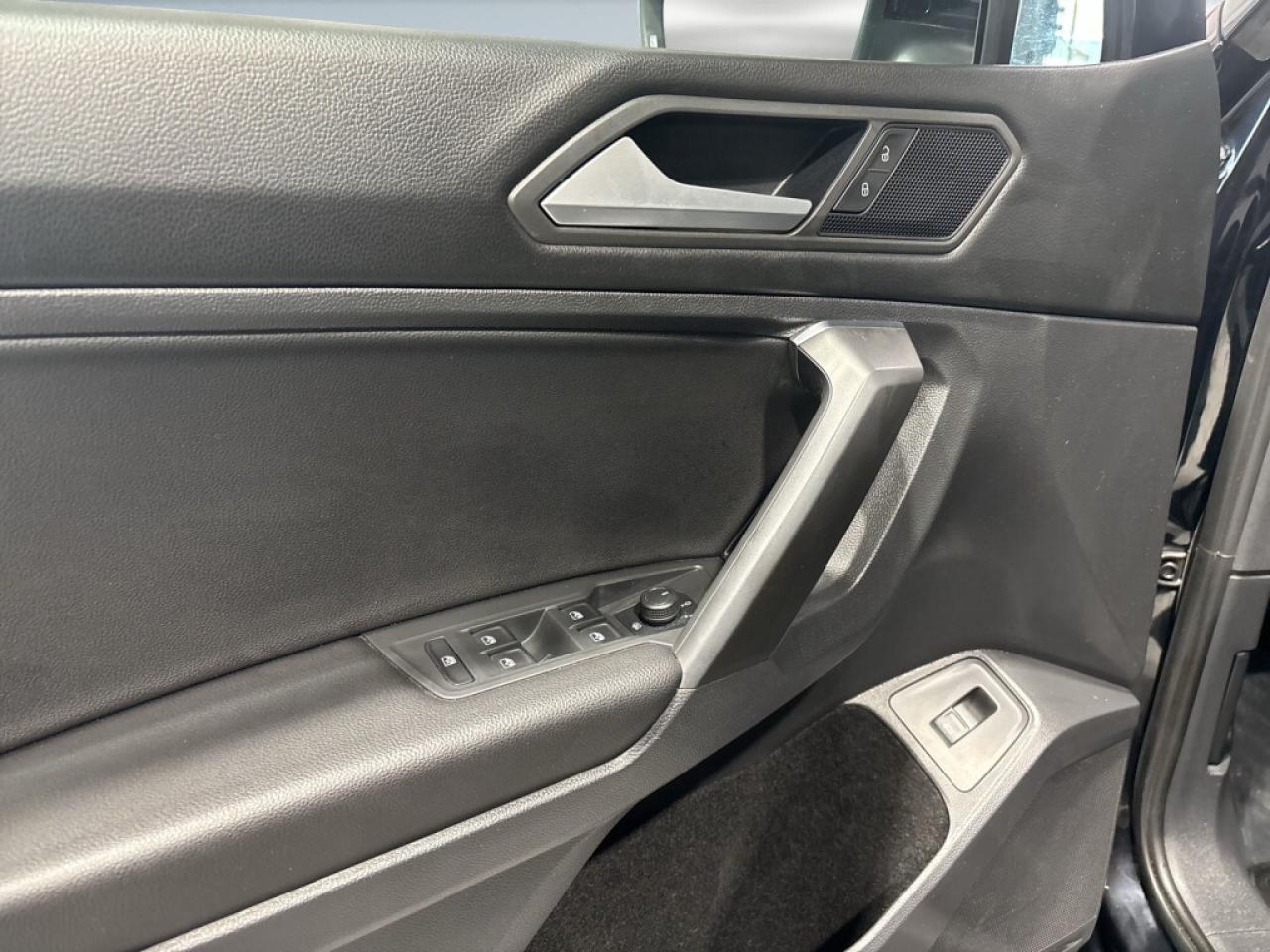 2021 Volkswagen Tiguan Comfortline 4MOTION/NAVI/Leather/Sunroof/B Cam/ Cl Photo