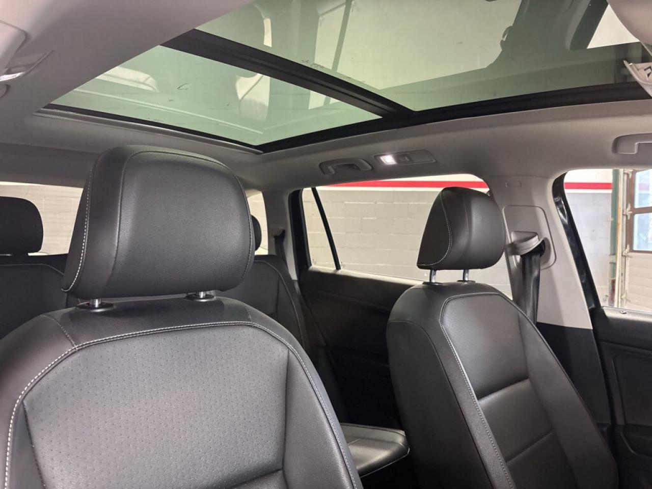 2021 Volkswagen Tiguan Comfortline 4MOTION/NAVI/Leather/Sunroof/B Cam/ Cl Photo