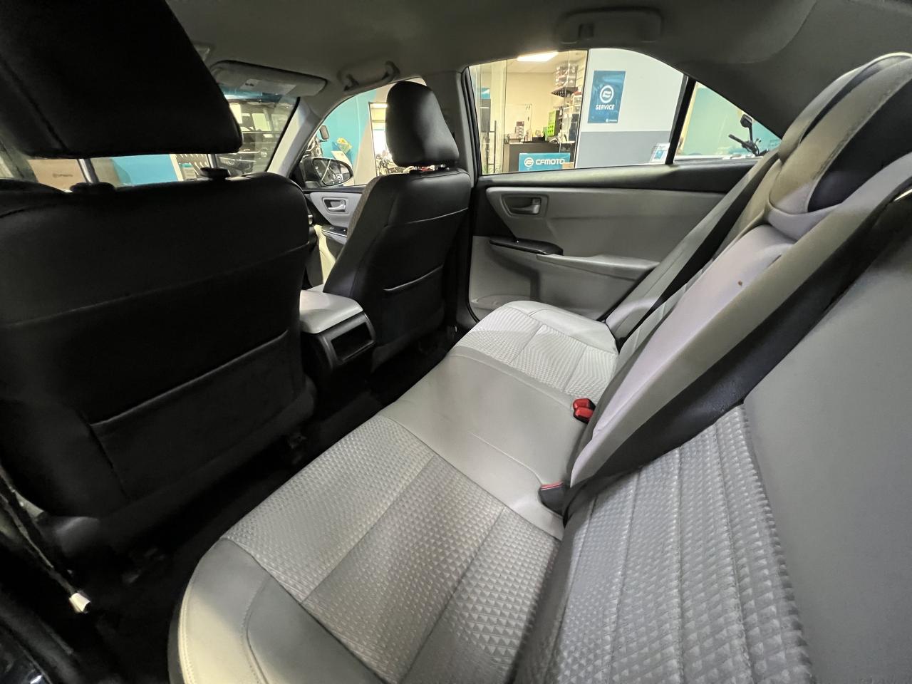 2015 Toyota Camry SE   CAMERA   AUTOMATIC Photo