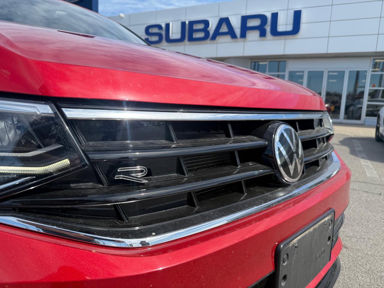 2024 Volkswagen Tiguan Comfortline R-Line Black Edition 4dr All-Wheel Drive 4MOTION Photo2