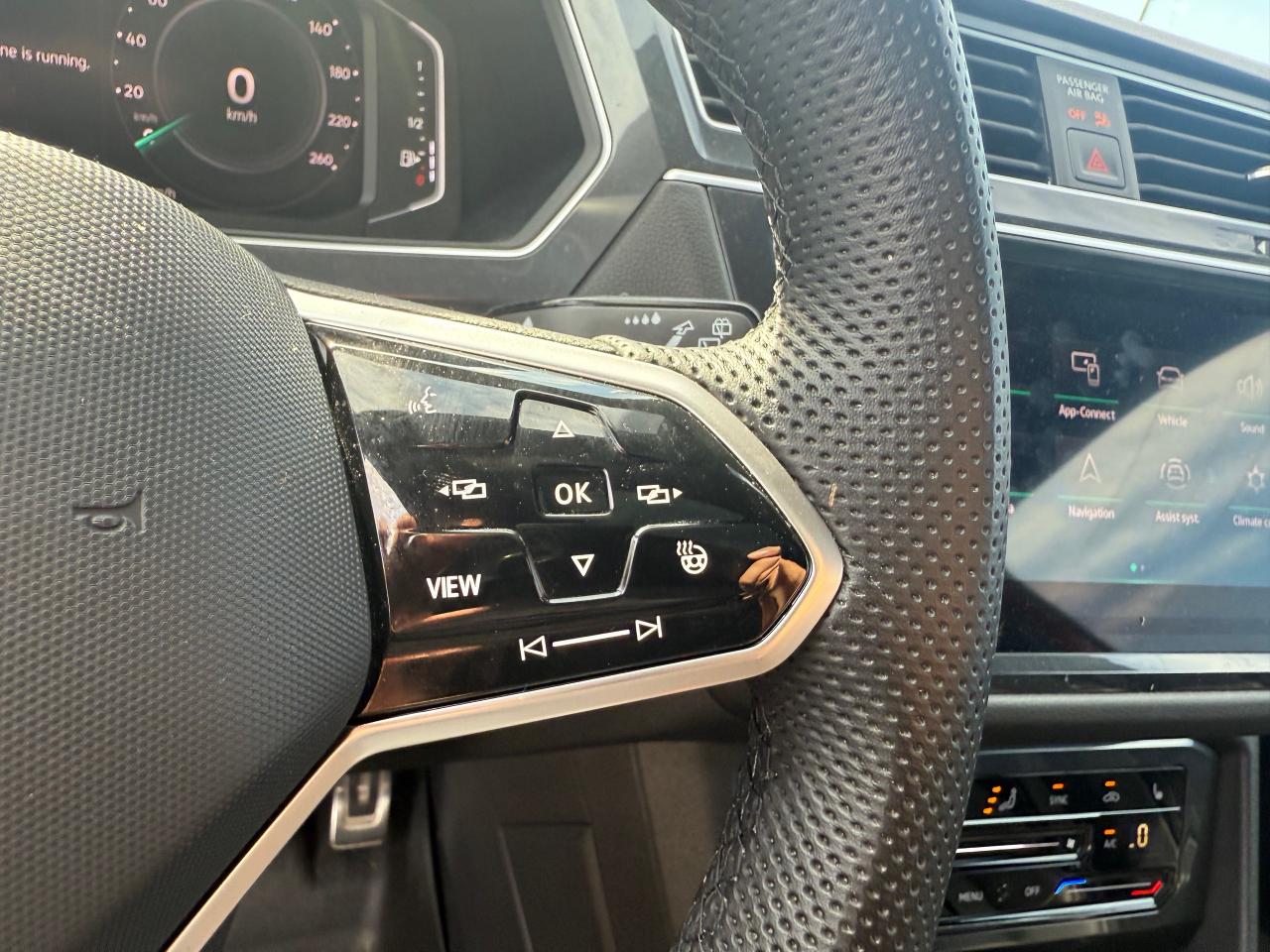 2024 Volkswagen Tiguan Comfortline R-Line Black Edition 4dr All-Wheel Drive 4MOTION Photo